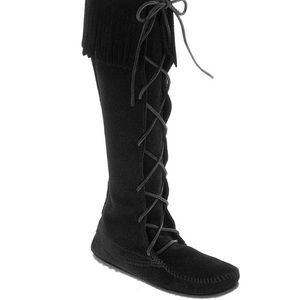 Minnetonka lace up moccasins in black